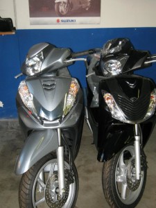 Scooter in esposizione in officina